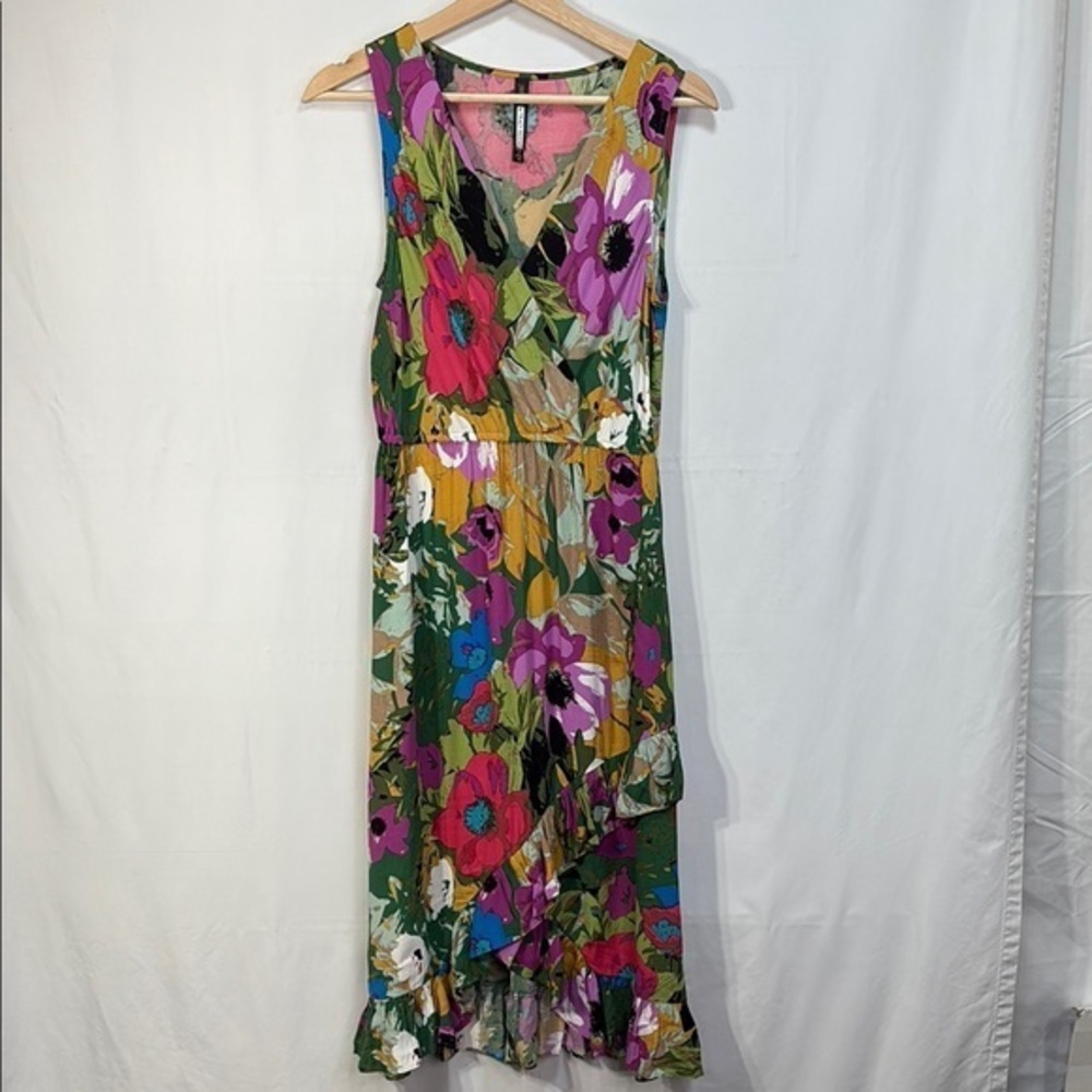 🗯️ Tracy Reese Floral Sleeveless faux wrap Dress: